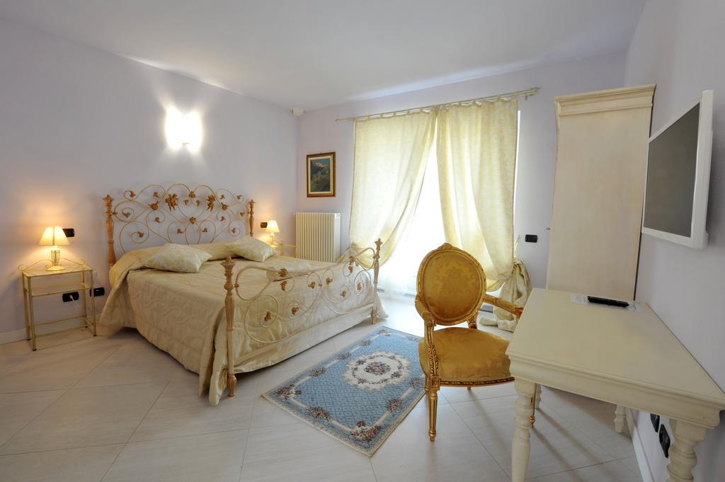 Agriturismo Cascina Varie Castagnito Zewnętrze zdjęcie