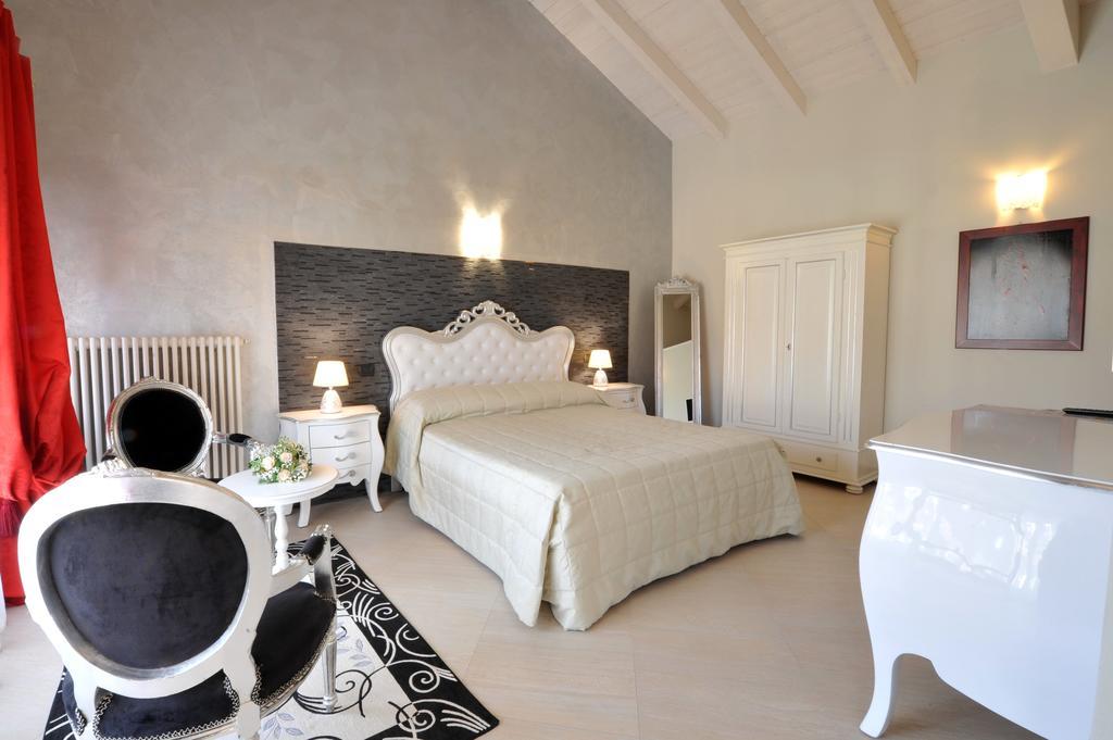 Agriturismo Cascina Varie Castagnito Zewnętrze zdjęcie