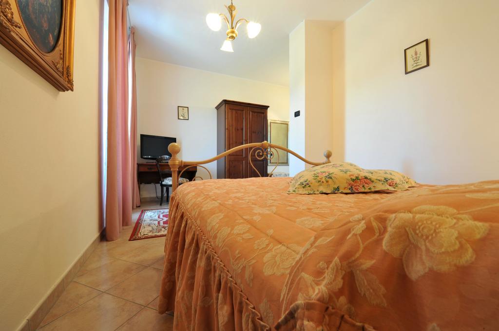 Agriturismo Cascina Varie Castagnito Zewnętrze zdjęcie