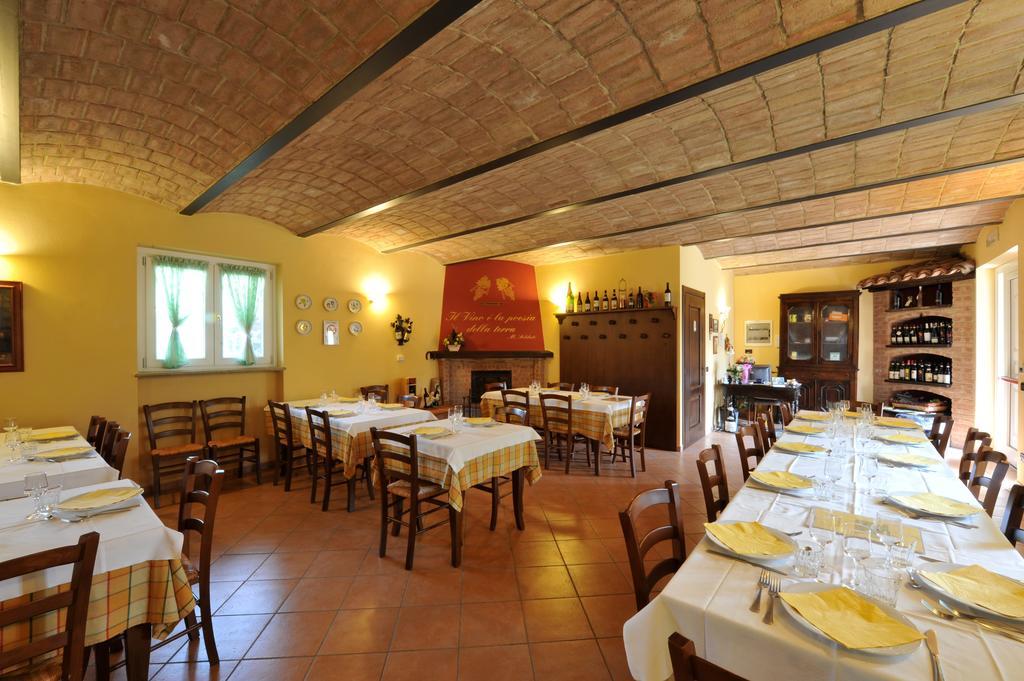 Agriturismo Cascina Varie Castagnito Zewnętrze zdjęcie